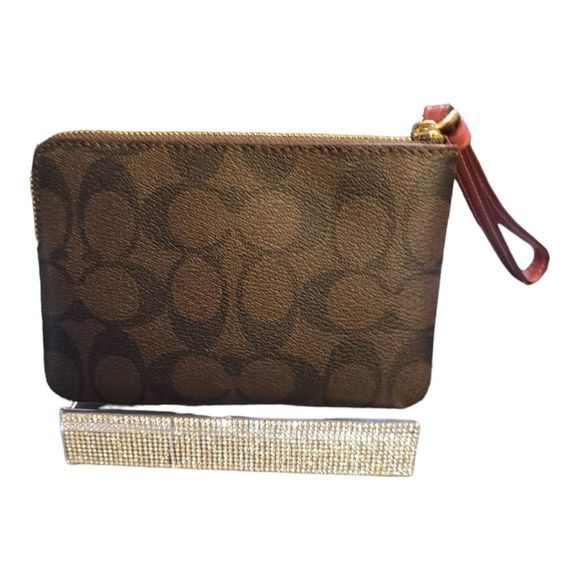 Coach Horse and Carriage Tan and Pink Wristlet NWT and Dust Bag - Picture 3 of 6